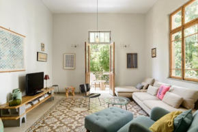 Fantastic apt in TLV center, steps from the beach